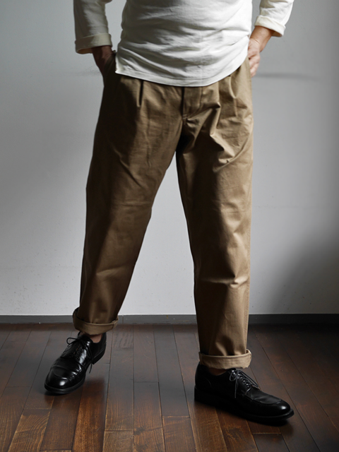 COMOLI Belted Chino Pants | 大阪心斎橋のメンズ洋服のセレクト