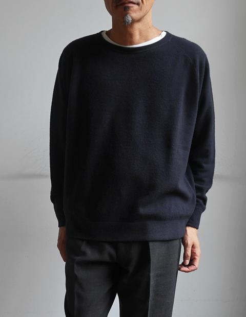 comoli カシミヤクルーネックニット　navy