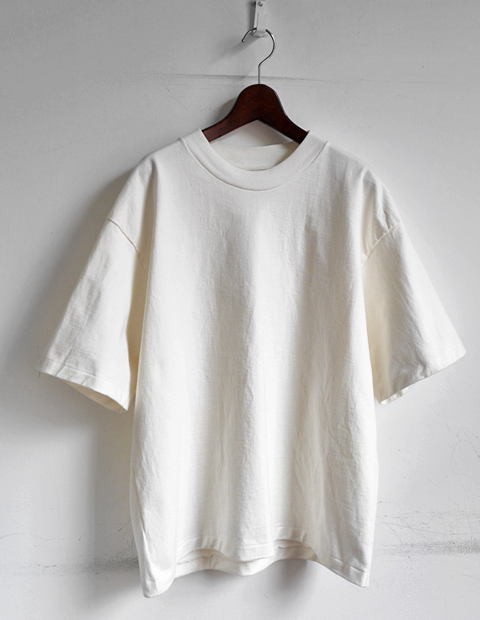 AURALEE Stand Up Tee | 山口ストアー